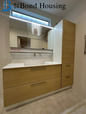 「マリンホーム施工」「乾太くん完備」福吉台 全2棟1号棟の前面道路含む現地写真