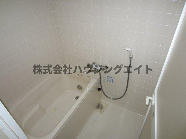 ひたちなか市外野１丁目の賃貸マンションの浴室|洋室の写真です。
