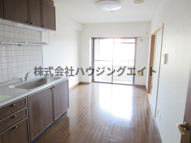 ひたちなか市外野１丁目の賃貸マンションの居間・リビング|内観写真です。
