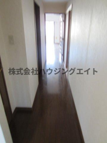 ひたちなか市外野１丁目の賃貸マンションの内装|ホールの写真です。