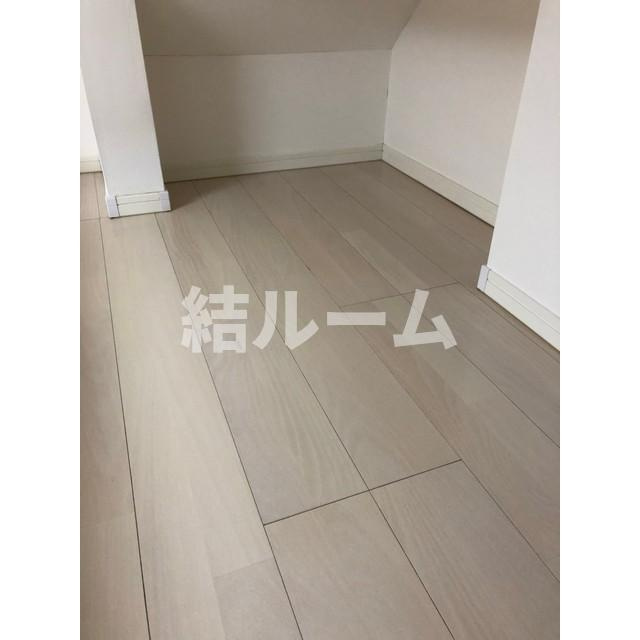 新宿区新宿７丁目のアパートの居間・リビング