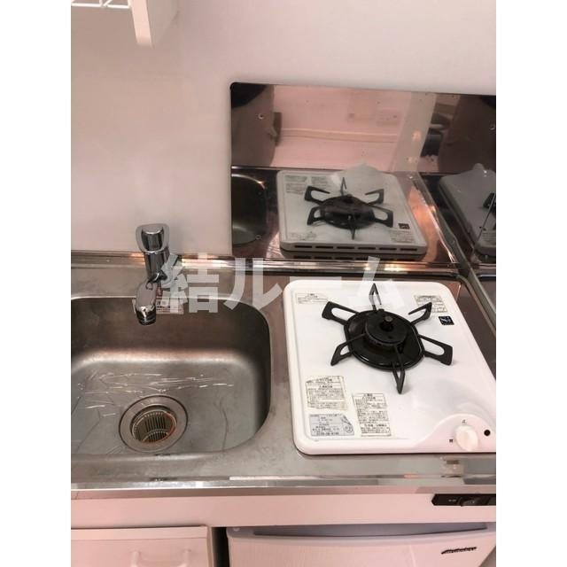新宿区新宿７丁目のアパートのキッチン