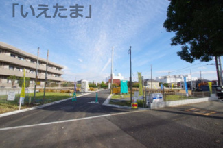 【前面道路含む現地写真】