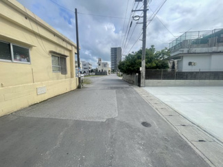 【前面道路含む現地写真】 | 沖縄市大里4期（全4棟）ラスト2号棟 | ※南東側公道5.7m～6.1m道路♪