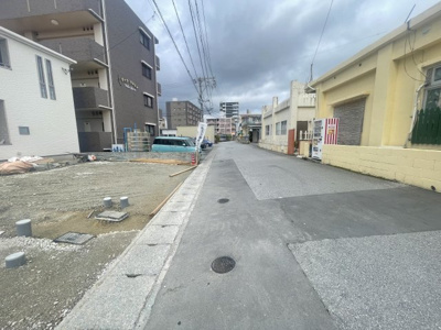 【前面道路含む現地写真】 | 沖縄市大里4期（全4棟）ラスト2号棟 | ※南東側5.7m道路♪