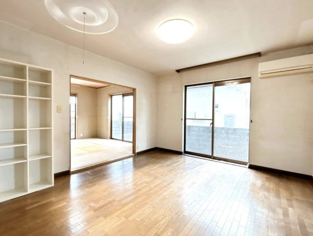 【居間・リビング】 | 熊谷市新堀新田　中古戸建 | 1階