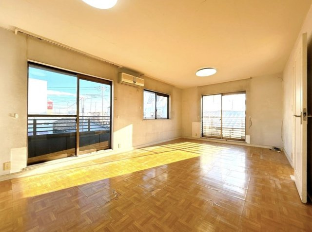 【居間・リビング】 | 熊谷市新堀新田　中古戸建 | 2階
