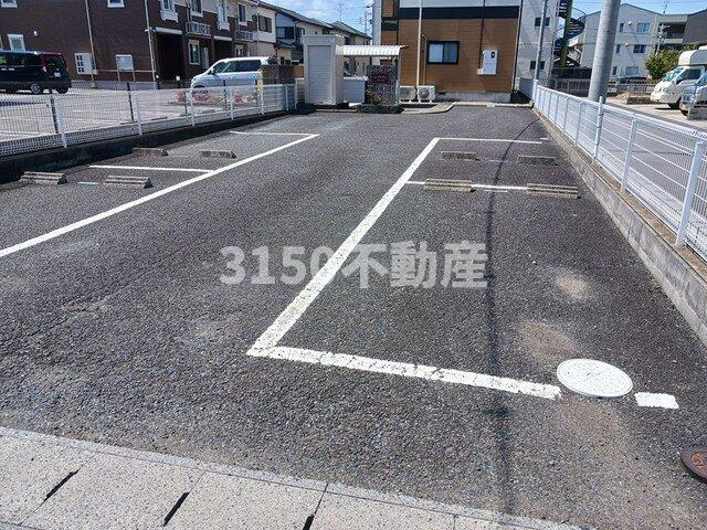 シャルマンハウスの駐車場