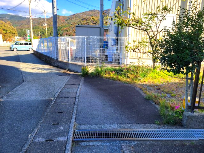売土地　賀茂郡西伊豆町仁科の前面道路含む現地写真|近くには大浜海岸の海水浴場があります。夏は海水浴、サーフィンが楽しめます。