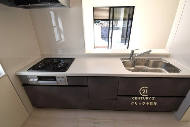 リーブルガーデン  那珂市菅谷　16期　2の前面道路含む現地写真|3台並列駐車可能です。気になる他の物件と合わせての現地ご案内も可能です。HPから、またお電話でも、お気軽にお問い合わせください。

