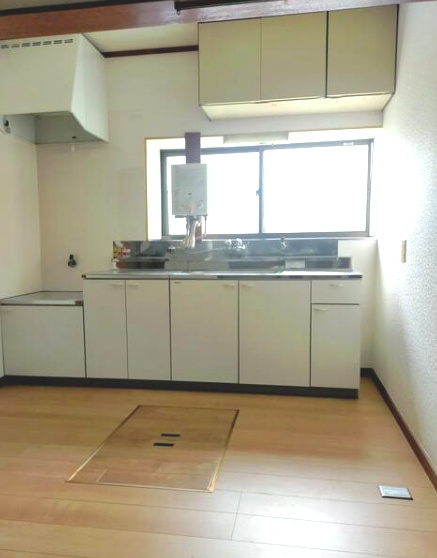 大網白里市清名幸谷　中古戸建のキッチン|内外装リフォーム令和6年10月 駐車2台可 都市ガス 隣地に家がなく家庭菜園バーベキューが可能です 