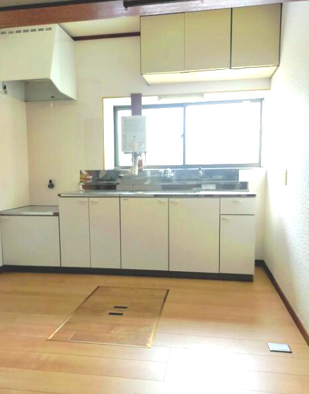 大網白里市清名幸谷　中古戸建のキッチン|内外装リフォーム令和6年10月 駐車2台可 都市ガス 隣地に家がなく家庭菜園バーベキューが可能です 
