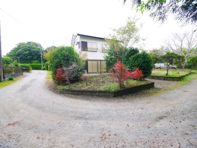 大網白里市清名幸谷　中古戸建の前面道路含む現地写真|内外装リフォーム令和6年10月 駐車2台可 都市ガス 隣地に家がなく家庭菜園バーベキューが可能です 