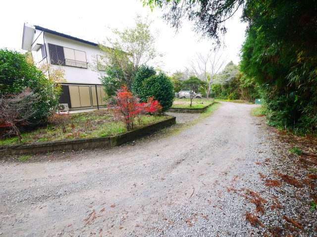 大網白里市清名幸谷　中古戸建の前面道路含む現地写真|内外装リフォーム令和6年10月 駐車2台可 都市ガス 隣地に家がなく家庭菜園バーベキューが可能です 