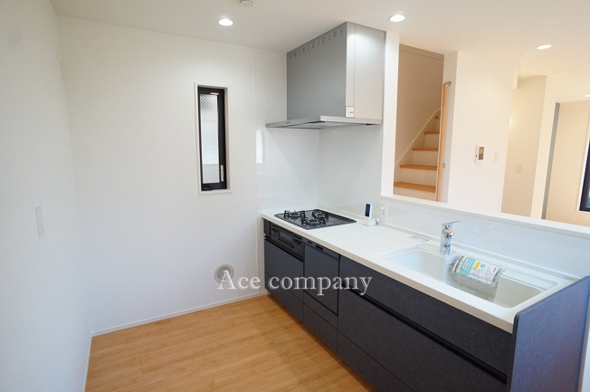 【キッチン】 | 東大阪市岩田町4丁目 | 食洗器付きのシステムキッチンです☆3口ガスコンロ☆
