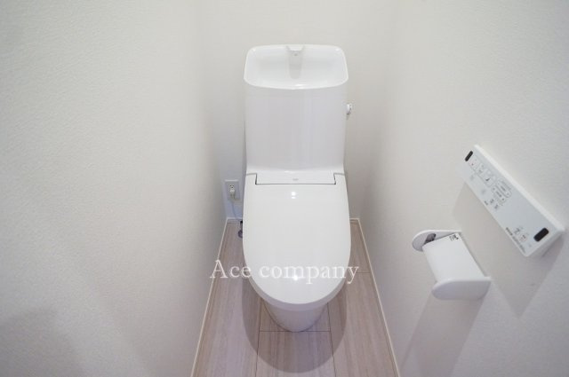 【トイレ】 | 東大阪市岩田町4丁目 | トイレは各階（計3ヵ所）に完備です！こちらは1階と3階のシャワートイレです☆
