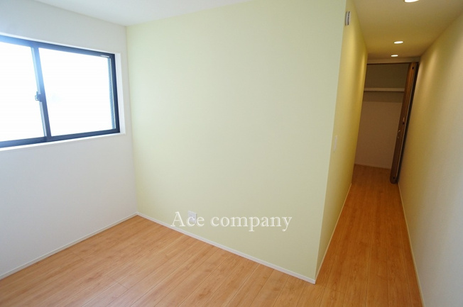 【子供部屋】 | 東大阪市岩田町4丁目 | 【3階：洋室6.8帖】クローゼット完備です♪