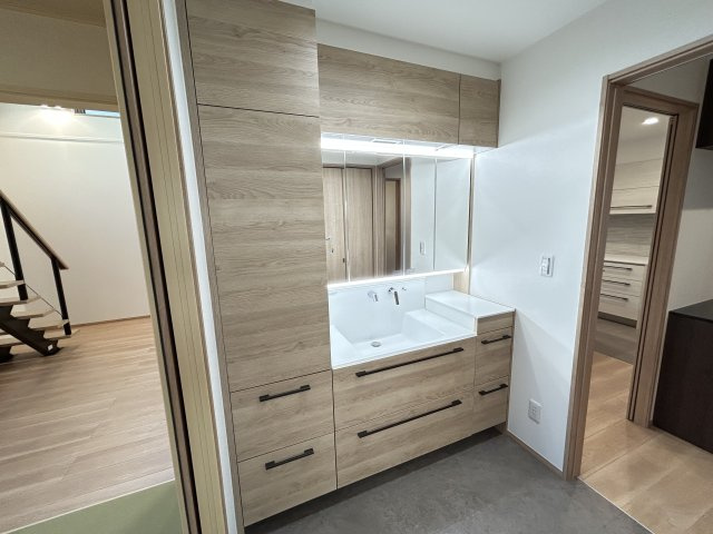 明石市二見町西二見駅前３丁目戸建の独立洗面台