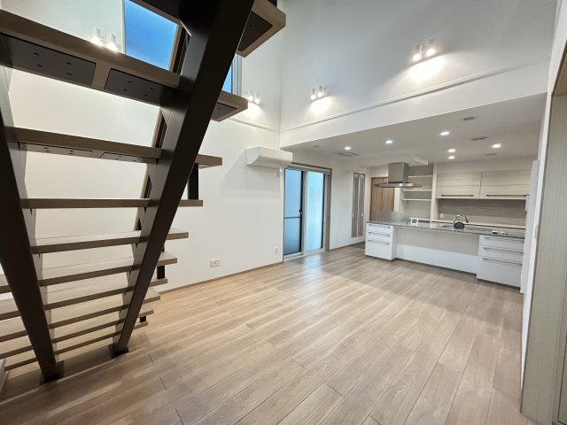 明石市二見町西二見駅前３丁目戸建の居間・リビング