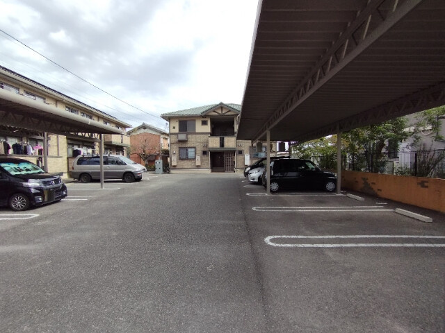 ｉーセジュール葵の駐車場
