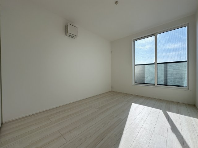 神戸市垂水区霞ヶ丘3丁目新築戸建の洋室