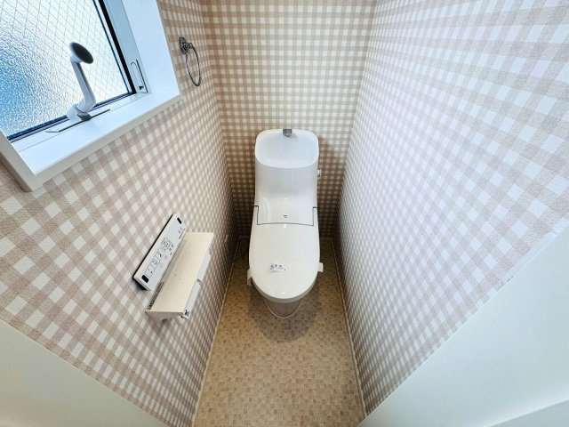 【トイレ】 | 和光市白子3丁目　中古一戸建住宅（成増店） | 1階、2階それぞれにあるため、忙しい朝の時間帯のトイレ競争も安心です。