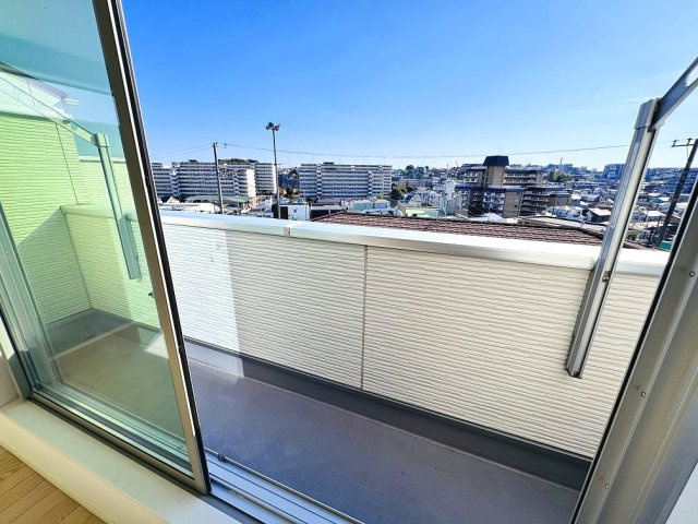 【バルコニー】 | 和光市白子3丁目　中古一戸建住宅（成増店） | リビングそばにはバルコニー。