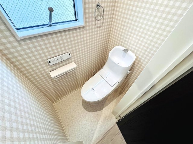 【トイレ】 | 和光市白子3丁目　中古一戸建住宅（成増店） | 1階、2階それぞれにあるため、忙しい朝の時間帯のトイレ競争も安心です。