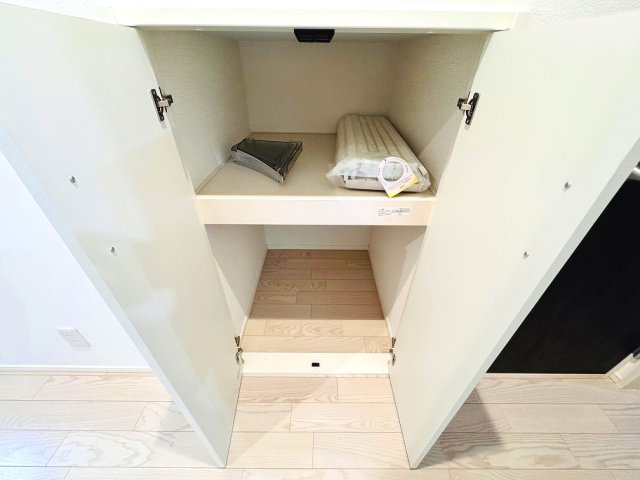 【収納】 | 和光市白子3丁目　中古一戸建住宅（成増店） | 省スペースを活用した階段下の物入収納。