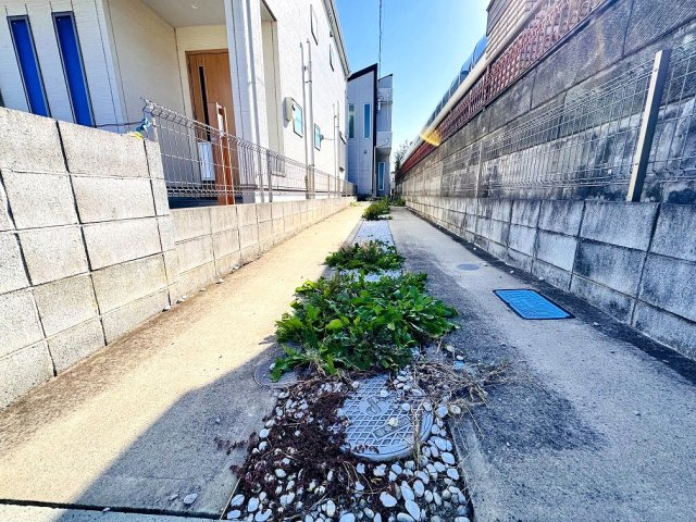 【駐車場】 | 和光市白子3丁目　中古一戸建住宅（成増店） | 広々駐車スペースにつき3台駐車可能（車種によります）