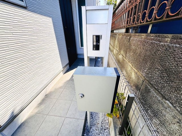 【外観】 | 和光市白子3丁目　中古一戸建住宅（成増店） | モダンなメールボックス