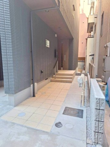 仮）余丁町メゾンのエントランス