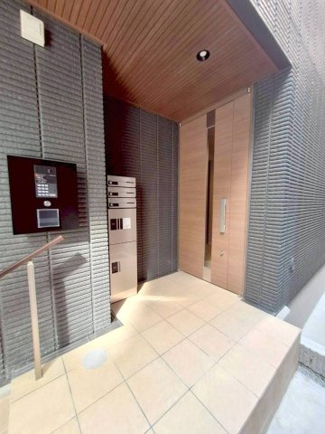 仮）余丁町メゾンのエントランス