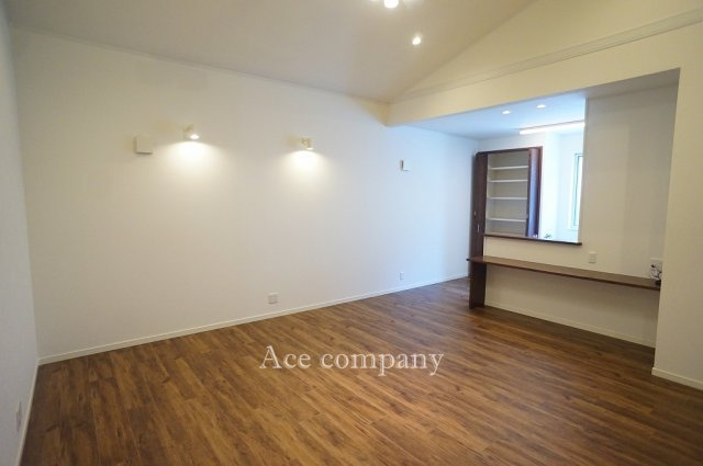 【居間・リビング】 | 東大阪市御厨南2丁目 | 【LDK：約18.1帖】クロス貼替え、フローリング上張り、CF張替え、室内クリーニング済みです☆