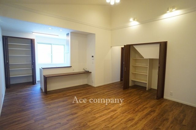 【居間・リビング】 | 東大阪市御厨南2丁目 | 【LDK：約18.1帖】