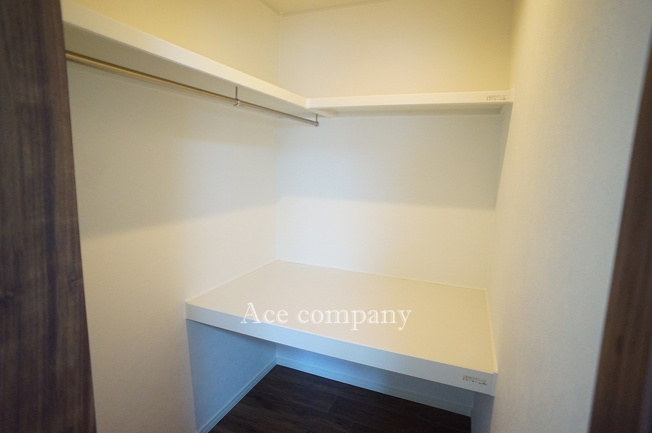【収納】 | 東大阪市御厨南2丁目 | 【2階：南側洋室5.5帖】のウォークインクローゼット内です♪
