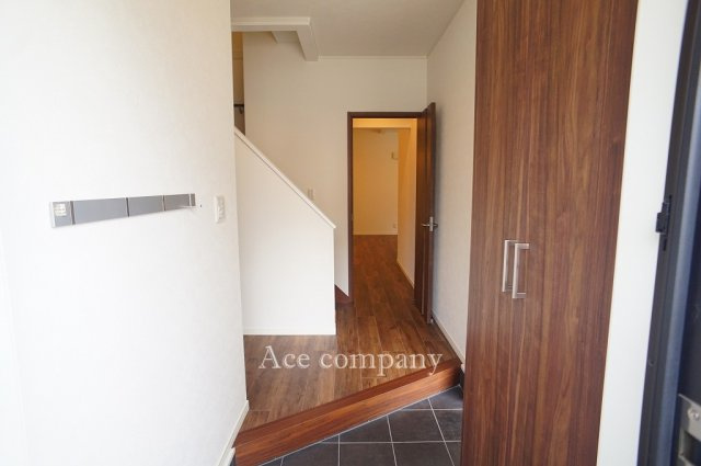 【玄関】 | 東大阪市御厨南2丁目 | トールサイズのシューズボックス完備♪ホール内に階段下収納もあります♪