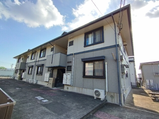 ハイカムールはなべＢ棟の外観
