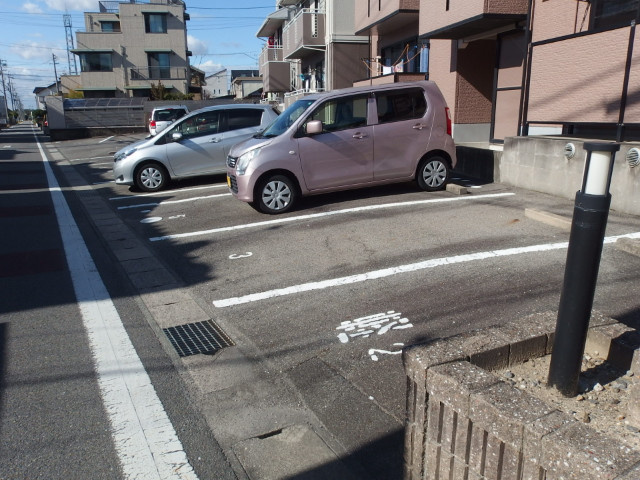ハイカムール藤の駐車場