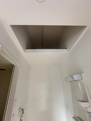 【収納】 | グレーシア | 洋室6.7帖のお部屋にある屋根裏収納です！収納スペースが2ヶ所あるのが便利ですよね！