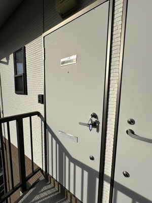 【セキュリティ】 | グレーシア | 玄関扉はダブルロックキーになっています♪防犯性が高く、一人暮らしの方でも安心ですね！