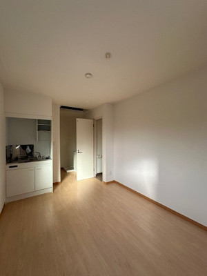 【寝室】 | グレーシア | 洋室6.7帖☆収納スペースと屋根裏収納のあるお部屋です♪洋室のお部屋は毎日のお手入れもラクラクできちゃいます！