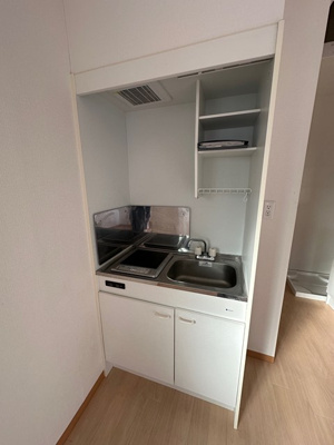 【キッチン】 | グレーシア | 一人暮らしには欠かせないキッチンがあります♪場所を取るお鍋やお皿もすっきり収納できます♪