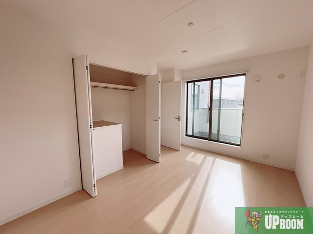 新町２－４９ＫＯＤＡＴＥＸⅣＢの洋室|こちらの居間で趣味の時間をお楽しみください