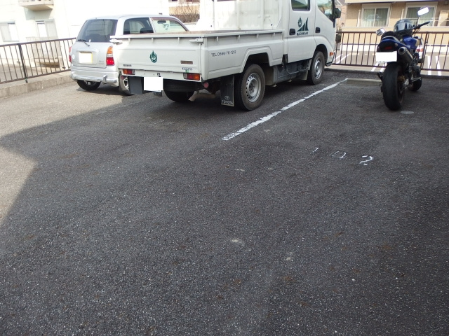 メゾン錦Ｂの駐車場