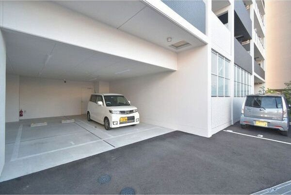 ウインズコート城北パークの駐車場