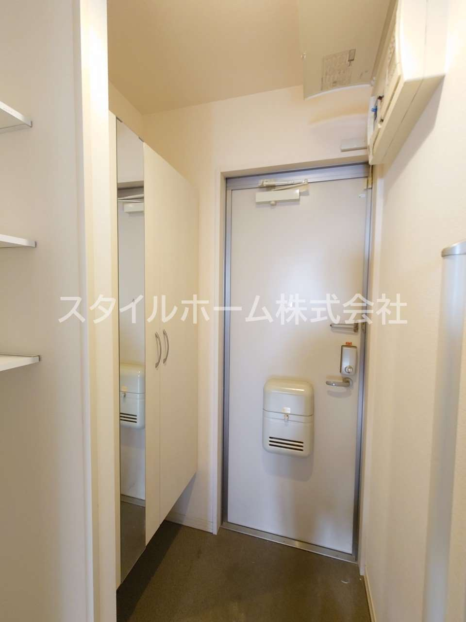 カーサ　メディオの玄関