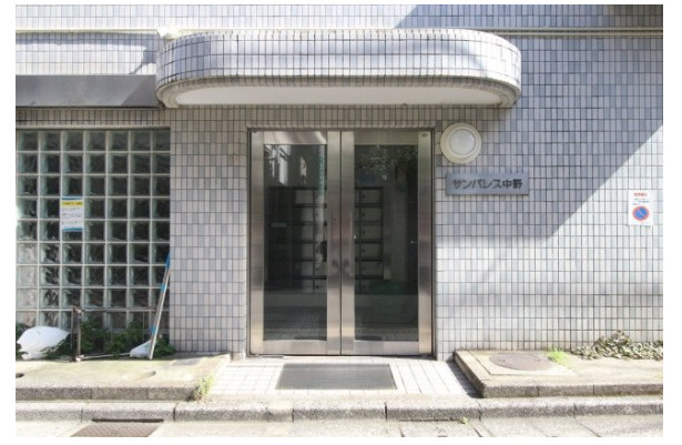 中野区上高田２丁目の賃貸マンションのエントランス