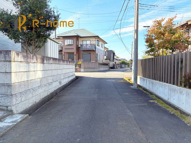 土浦市天川2丁目6期　新築戸建て　1号棟の前面道路含む現地写真|『今から見たい！』大歓迎です♪
お気軽にＲ－ｈomeまでお問い合わせください。