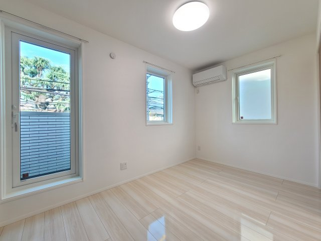 浦和区岸町4丁目戸建の洋室|★２階・洋室５帖の画像です★